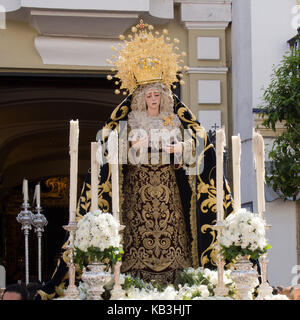 SEVILLA, SPANIEN – 16. MÄRZ 2014: Prozession der Jungfrau der Hoffnung von Macarena in Sevilla, Spanien. Foto aufgenommen am 16. März 2014 Stockfoto