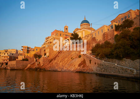 Insel Syros mit Blick auf die Kirche Agio Nikolaos, Griechenland, Europa, Stockfoto