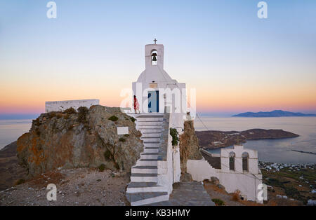 Kleine Kirche auf einem Felsen, Serifos, Griechenland, Europa, Stockfoto