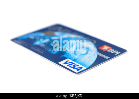 VISA Kreditkarte schneiden Sie auf weißem Hintergrund Stockfoto