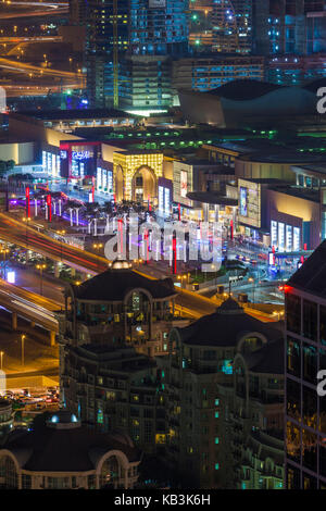 Uae, Dubai, Downtown Dubai, Dubai Mall, erhöhten Blick auf Eingang, Abend Stockfoto