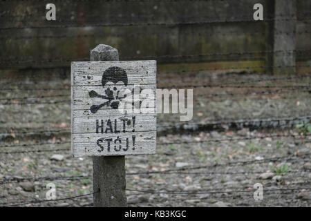 Halt! Stoj! Zeichen in Auschwitz IM ZWEITEN WELTKRIEG NS-Konzentrationslager, Polen Stockfoto