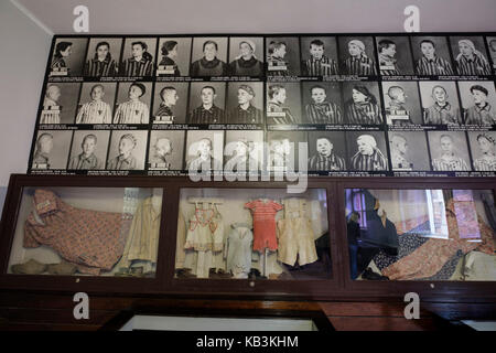 Porträts von Gefangenen auf dem zweiten Weltkrieg NS-Konzentrationslager Auschwitz Museum, Polen Stockfoto