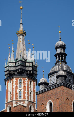 Detail der Türme der Kirche Unserer Lieben Frau in den Himmel, aka Saint Mary's Basilica, Krakau, Polen, Europa Stockfoto