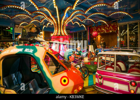 Belgien, Brügge, Weihnachtsmarkt, Karneval Karussell Stockfoto