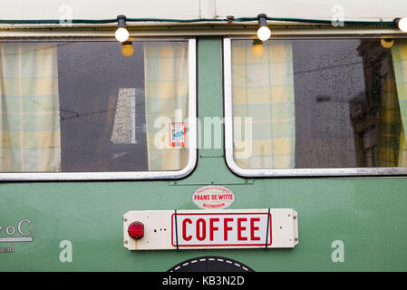 Belgien, Antwerpen, zurenborg, Trailer outside cafe Stockfoto