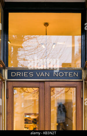 Belgien, Antwerpen, Zeichen für die Flagship Store von Antwerp Six Star belgischen Modedesigner Dries Van Noten Stockfoto