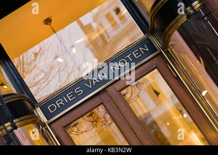 Belgien, Antwerpen, Zeichen für die Flagship Store von Antwerp Six Star belgischen Modedesigner Dries Van Noten Stockfoto