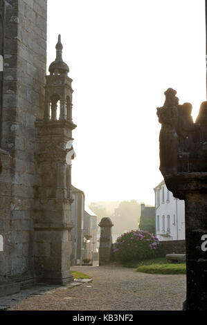 Frankreich, Finistere, stoppen auf Way of St. James, St. Thegonnec, Pfarrei Gehäuse und Kalvarienberg Stockfoto