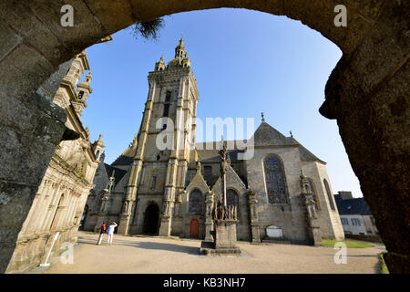 Frankreich, Finistere, stoppen auf Way of St. James, St. Thegonnec, Pfarrei Gehäuse, Kirche und Kalvarienberg Stockfoto