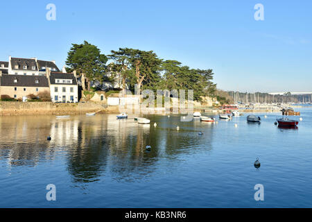 Frankreich, finistere, Benodet, Sainte Marine kleinen Hafen entlang Fluss Odet, Benodet auf dem Ufer Stockfoto