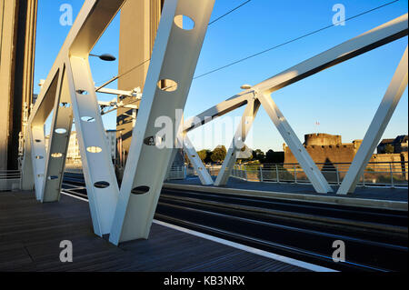 Frankreich, Finistere, Brest, Recouvrance Brücke ist eine Brücke, die Penfeld und das Schloss (Sea Museum) überquert Stockfoto
