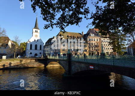 Frankreich, Elsass, Bas Rhin, Straßburg, Quai des Bateliers und Sainte-Madeleine-Kirche Stockfoto