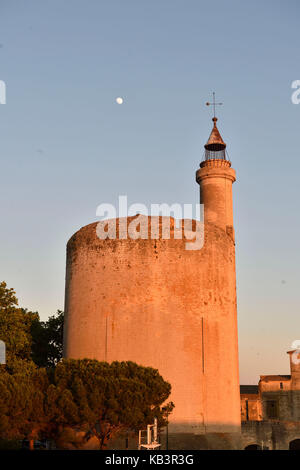 Frankreich, Gard, aigues-mortes, mittelalterliche Stadt, Stadtmauern und Befestigungsanlagen der Stadt umgeben, der Turm Constance Stockfoto