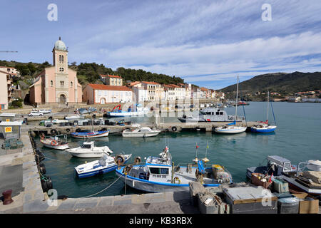 Frankreich, Pyrenees Orientales, Port Vendres, Hafen, Quai de l'Artillerie, Unserer Lieben Frau vom Guten Rat Kirche Stockfoto