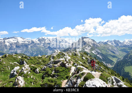 Frankreich, Savoyen, Vanoise, Tarentaise, Courchevel, Wandern auf den Dent Du Villard (2284 m) und Gipfel des Mount Charvet mit Blick auf von bellecote Gipfel (3416 m), den Dome de la Sache (3606 m) und der Aiguille de Mey (2844 m) Der Nationalpark Vanoise Stockfoto