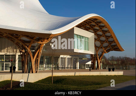 France, Moselle, Metz, Amphitheatre district, Centre Pompidou Metz, art center designed by architects Shigeru Ban and Jean de Gastines Stockfoto
