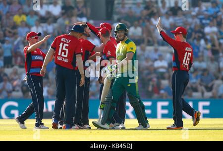 David Miller von Südafrika zurück zum Pavillon nach Jos Buttler in England während der Internationalen 20 20 Match zwischen England und Südafrika bei der ageas Schüssel in Southampton gefangen wird. 21 Jun 2017 Stockfoto