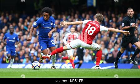 William von Chelsea Kürzungen um Nacho Monreal von Arsenal in der Premier League Spiel zwischen Chelsea und Arsenal an der Stamford Bridge in London. 17 Sep 2017 Stockfoto