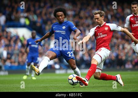 William von Chelsea und Nacho Monreal von Arsenal in der Premier League Spiel zwischen Chelsea und Arsenal an der Stamford Bridge in London. 17 Sep 2017 Stockfoto