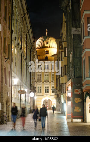 Österreich, Tirol, Innsbruck, Hofgasse Straße, Kuppel der Hofkirche Stockfoto