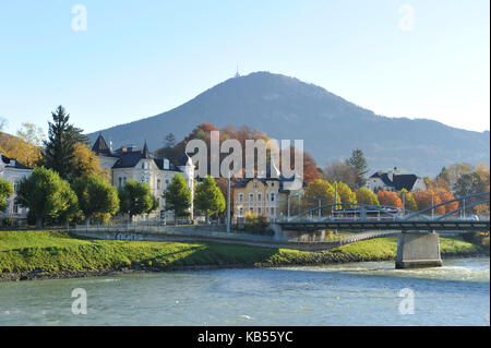 Österreich, Salzburg, Altstadt Unesco Weltkulturerbe, die Salzach Banken und City Center District Stockfoto