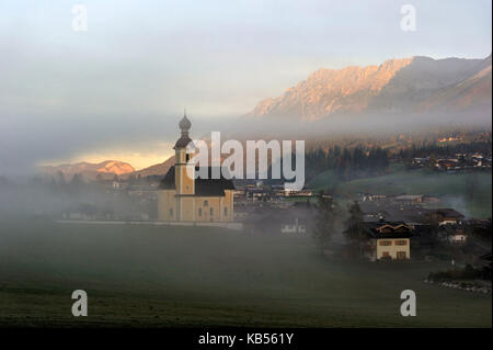 Österreich, Tirol, going am wilden kaiser, alpine Landschaft und Hütte vor dem Wilden Kaiser Stockfoto