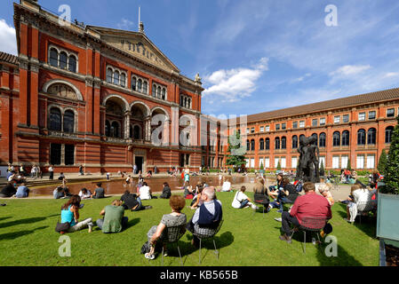 Vereinigtes Königreich, London, South Kensington, Victoria und Albert Museum (V&A Museum) im Jahre 1852 gegründet, ist das John madejski Garten Stockfoto