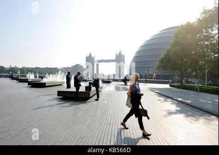 United Kingdown, London, Rathaus des Architekten Norman Foster and Partners, Tower Bridge Lift Bridge über die Themse, zwischen den Bezirken Southwark und Tower Hamlets Stockfoto