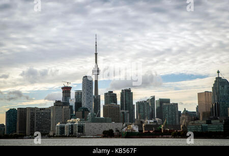 Eine allgemeine Sicht auf die Skyline von Toronto in Kanada, einschließlich dem CN Tower. Stockfoto