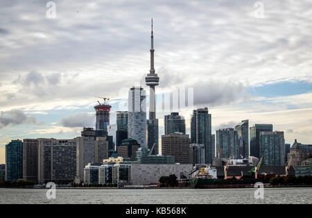 Eine allgemeine Sicht auf die Skyline von Toronto in Kanada, einschließlich dem CN Tower. Stockfoto