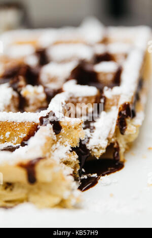 Gebackene Waffel auf Messestand, close-up Stockfoto