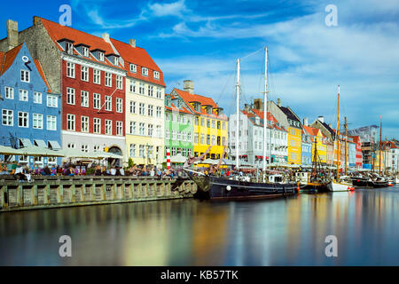 Nyhavn in Kopenhagen, an einem sonnigen Tag Dänemark Stockfoto