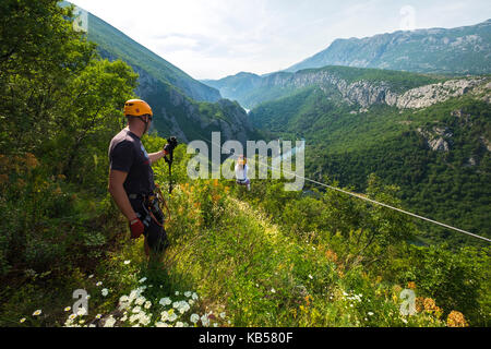 Zip Line in der Schlucht des Flusses Cetina in der Nähe von Omis, Kroatien Stockfoto