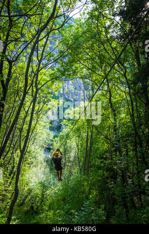 Zip Line in der Schlucht des Flusses Cetina in der Nähe von Omis, Kroatien Stockfoto