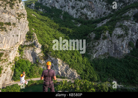 Zip Line in der Schlucht des Flusses Cetina in der Nähe von Omis, Kroatien Stockfoto