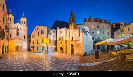 Nacht Panorama der Altstadt von Kotor, Montenegro Stockfoto