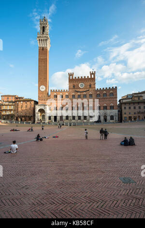 Allgemeine Ansicht der Piazza del Campo und pubblico Palast im Zentrum der Stadt Siena Stockfoto