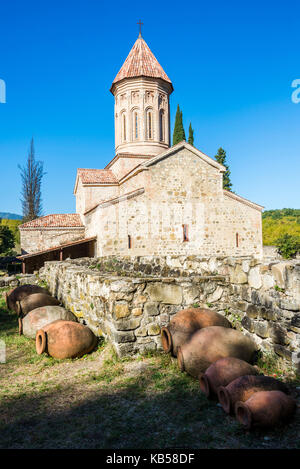 Vertikale Ansicht des Khvtaeba Kirche und Klosteranlage auf dem Gebiet der ikalto Kloster, der Region Kachetien Georgien Stockfoto