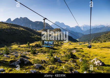 Europa, Italien, Alpen, Dolomiten, Gebirge, Fedare-Forcella Nuvolau - Sessellift, Rifugio Averau Stockfoto