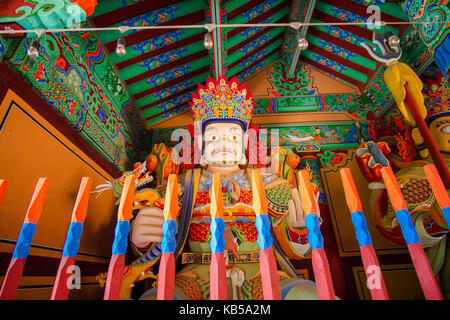 Beomeosa Tempel Beomeosa guardian Statue am Eingang. Stockfoto