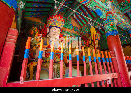 Beomeosa Tempel Beomeosa guardian Statue am Eingang. Stockfoto