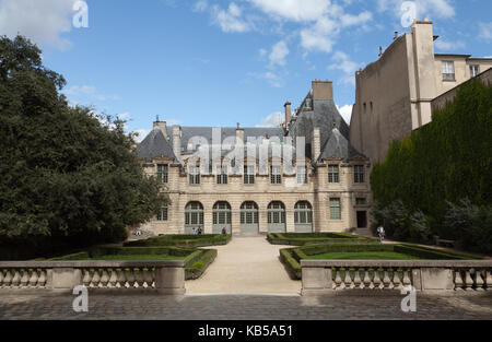 Garten und Orangerie, Hôtel de Sully, Paris, Frankreich. Stockfoto