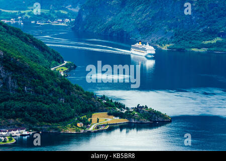 Atemberaubende Aussicht auf sunnylvsfjord Fjord Stockfoto