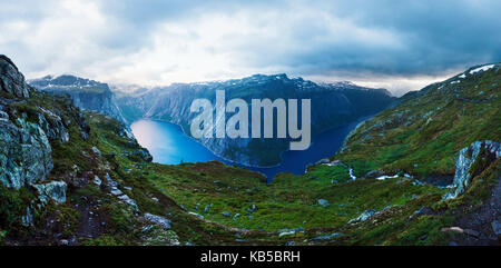 Ringedalsvatnet See in der Nähe der Trolltunga Stockfoto