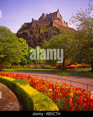 Das Edinburgh Castle, wie von der Princes Street Gärten gesehen, Lothian Stockfoto