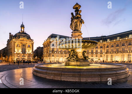 Brunnen der Drei Grazien, Place De La Bourse, Bordeaux, UNESCO-Weltkulturerbe, Gironde, Aquitanien, Frankreich, Europa, Bordeaux, Frankreich Stockfoto