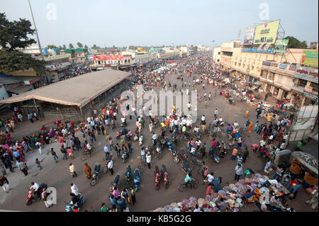 Puri Stadt Zentrum, Hauptstraße und Marktplatz in der Nähe der Jagannath Tempel Lord Vishnu, Puri, Odisha, Indien, Asien Stockfoto