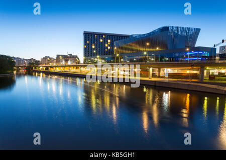 Blick auf die Waterfront Hotel in der Dämmerung in der Nähe von Town Hall, Stockholm, Schweden, Skandinavien, Europa Stockfoto