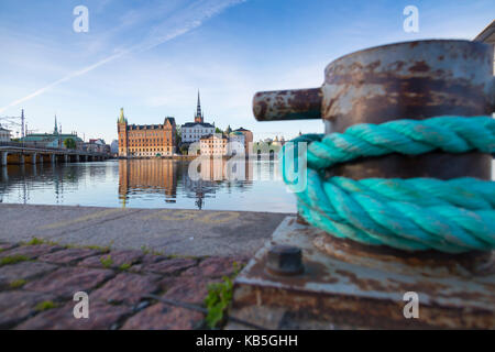 Blick auf Kai Seil und Riddarholmen in der Morgendämmerung aus in der Nähe von Town Hall, Stockholm, Schweden, Skandinavien, Europa Stockfoto